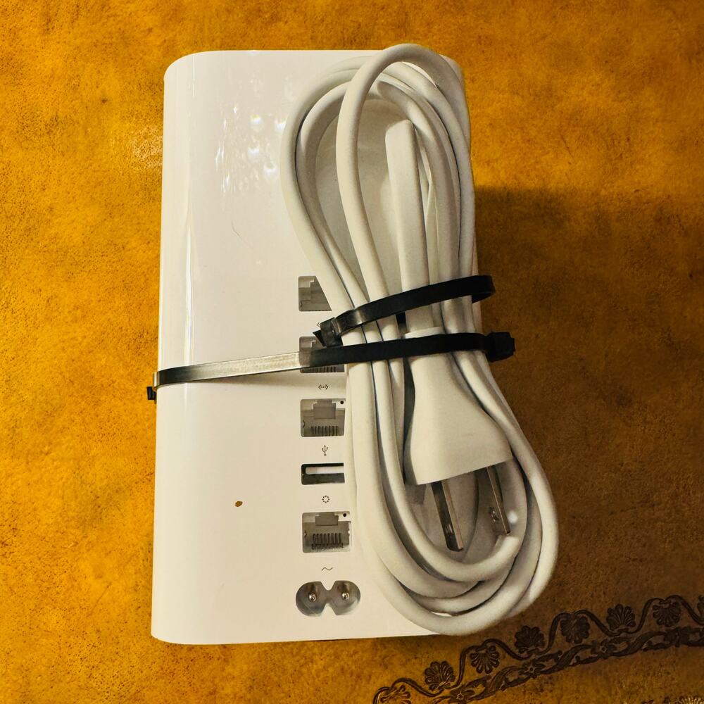 Apple AirPort Extreme Base Station A1521 6th Gen Dual Band 802.11ac Wifi Router